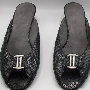 Stuart Weitzman black embossed wedge mule in 8.5N